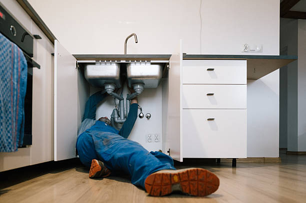 Professional Plumbing technician working in Signal Hill, CA